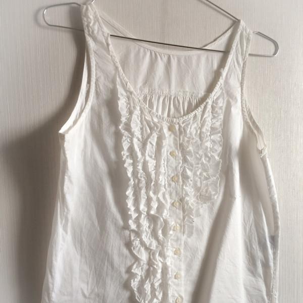 Unbalanced frill point sleeveless