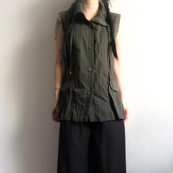 Pattern high neck vest
