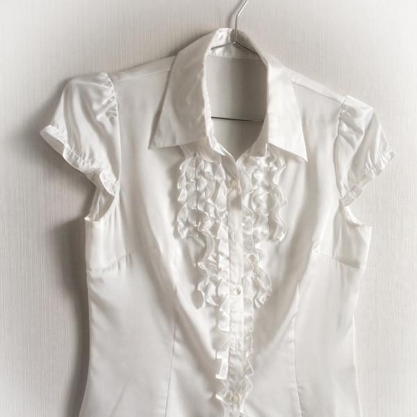 Frill blouse