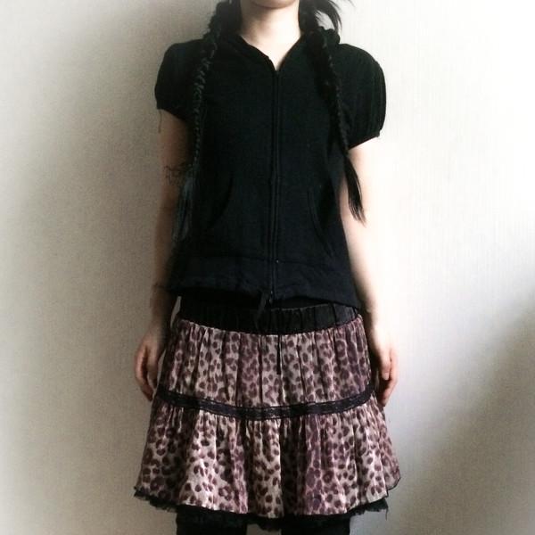 Half sleeve hood zip up