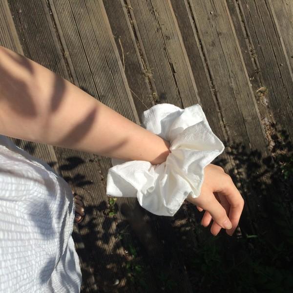 흰빛 자카드 스크런치 (*한정수량)