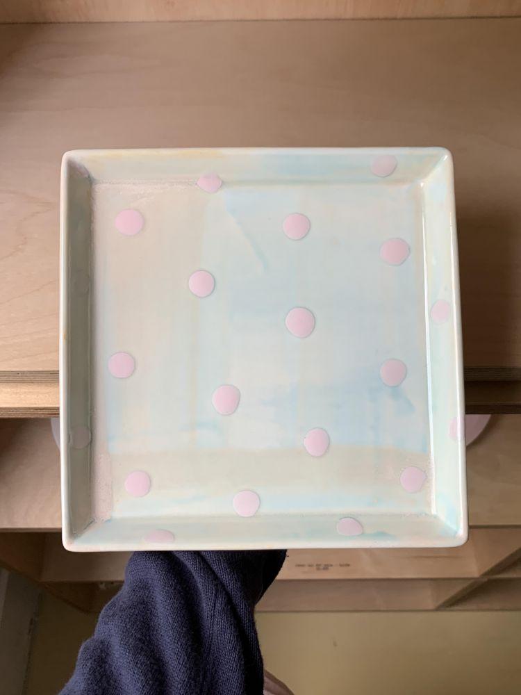 Polka dot square plate : nutceramic