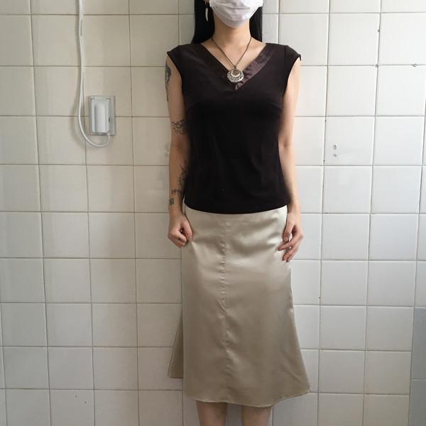 Line detail velvet top