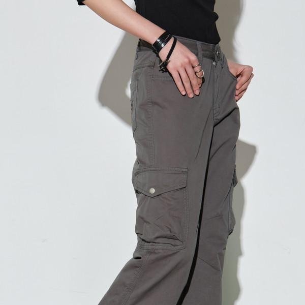 [5월 20일 예약배송] 플로잉 플리츠 피그먼트 부츠컷 팬츠 [그레이]