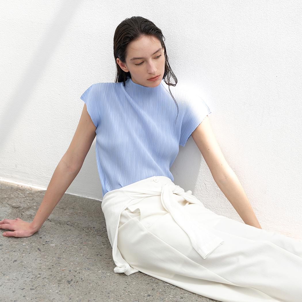 아틀리에나인 (BL-4339)PLEATS MOCK NECK SLEEVE TOP