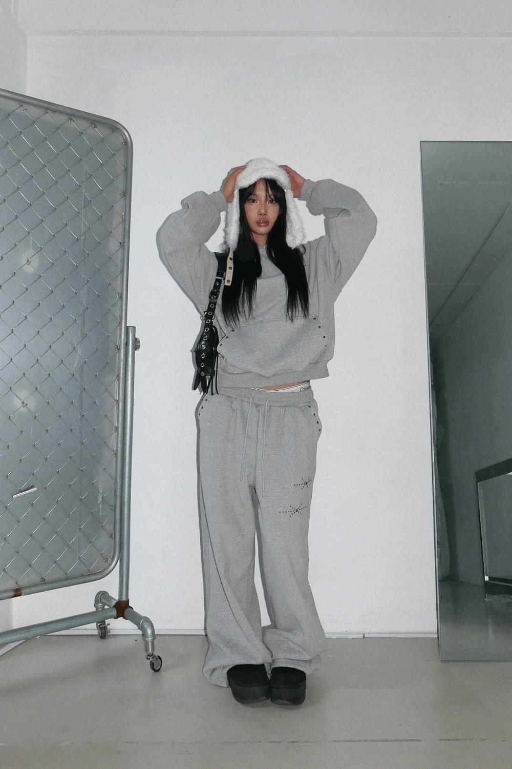 위위미유 (당일출고) TWINKLE STUD FLUFF TRAINING PANTS / 트윙클 스터드 플러프 트레이닝 팬츠