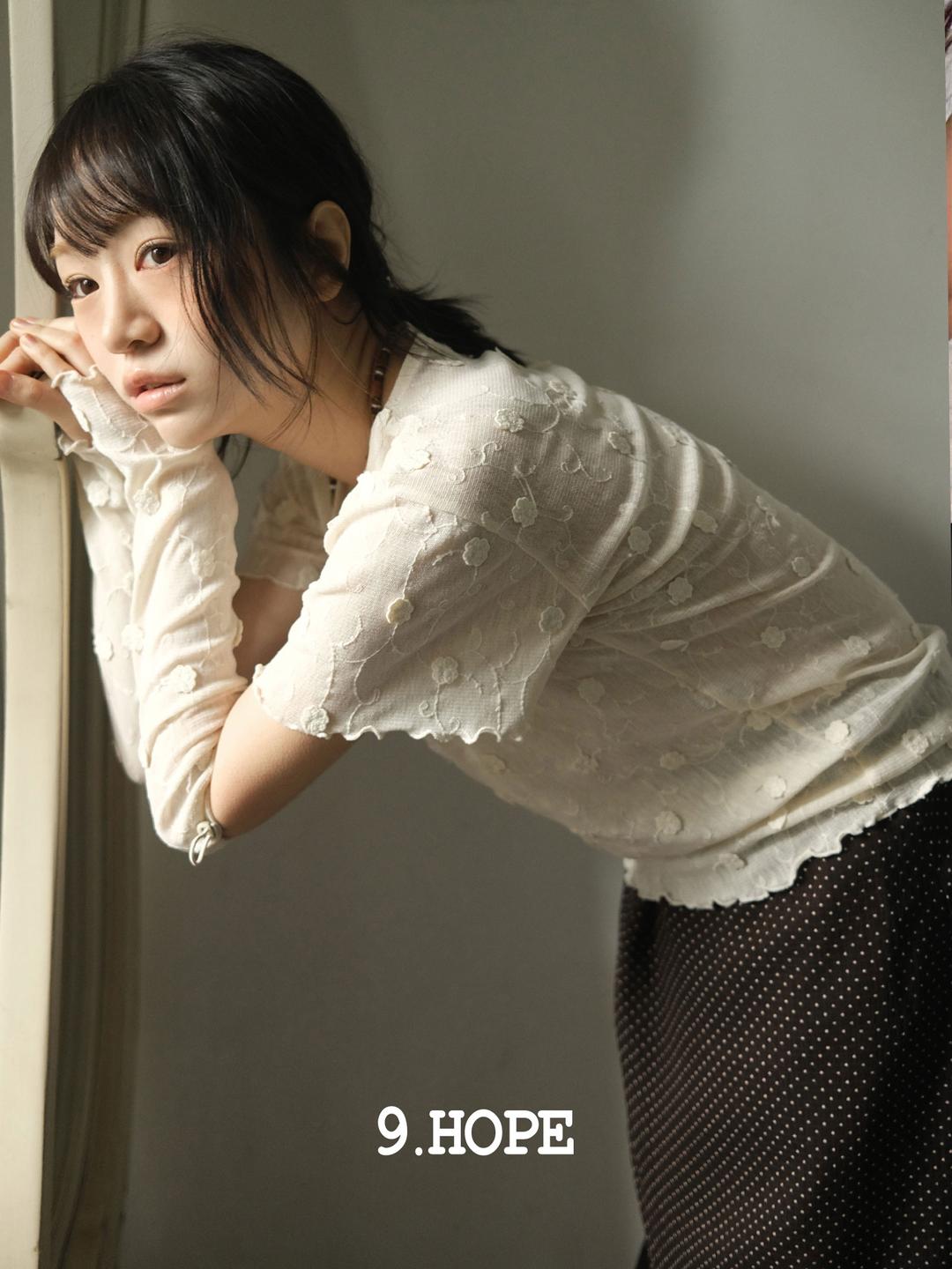 김아홉 [9.hope] applique flower T