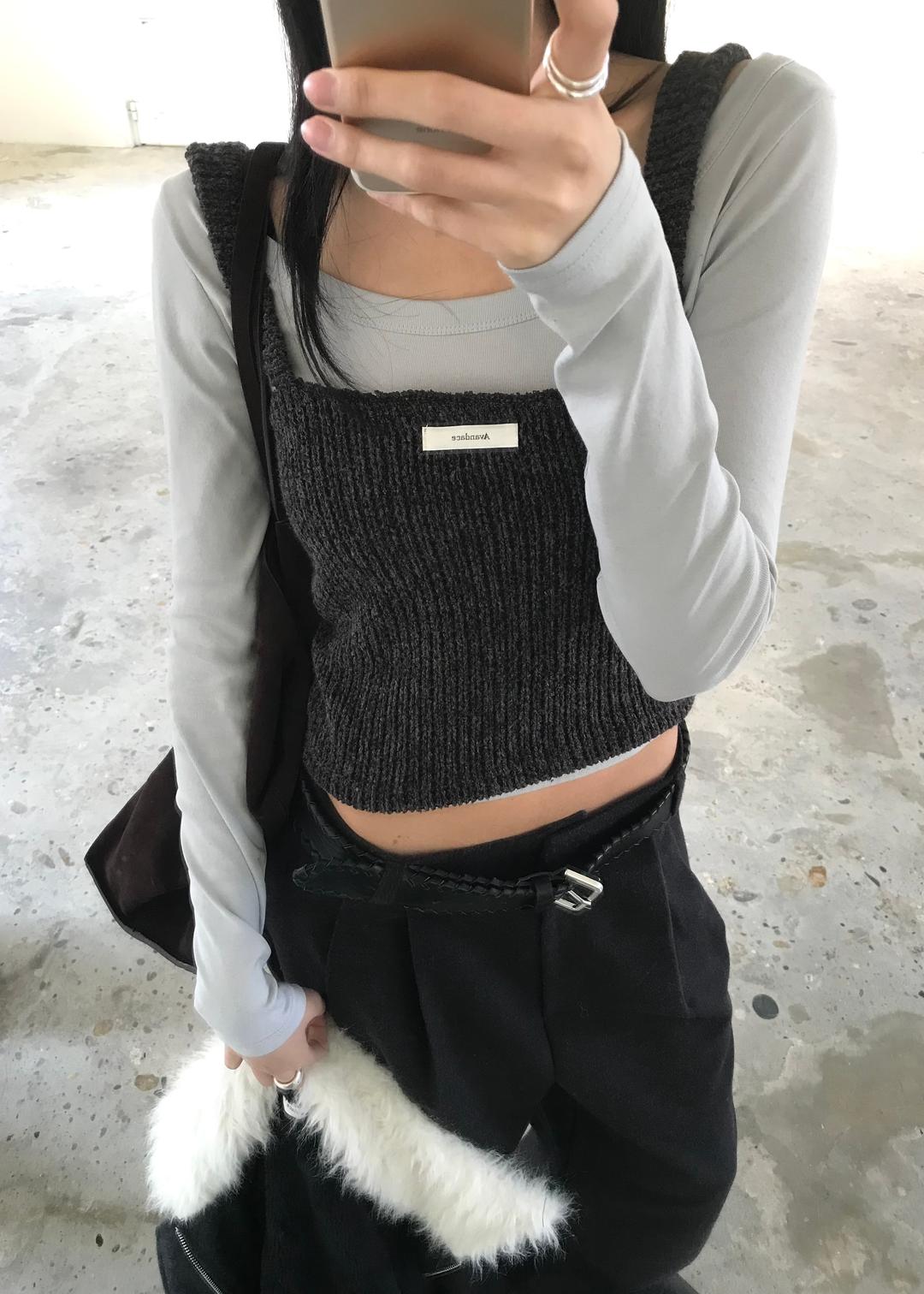 온더하우스 (온더하우스)몬트 니트 슬리브리스(2COLOR)