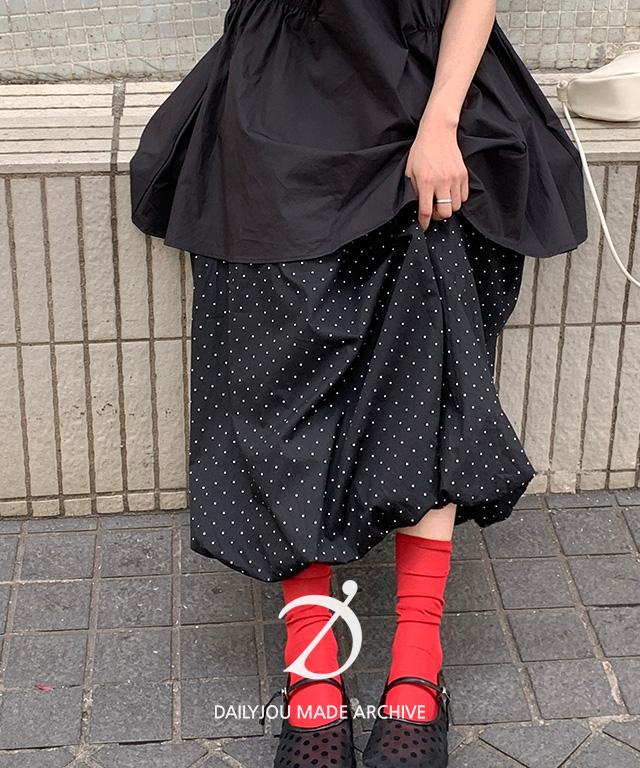 데일리쥬 [MADE] 셸리 도트 롱 벌룬 스커트