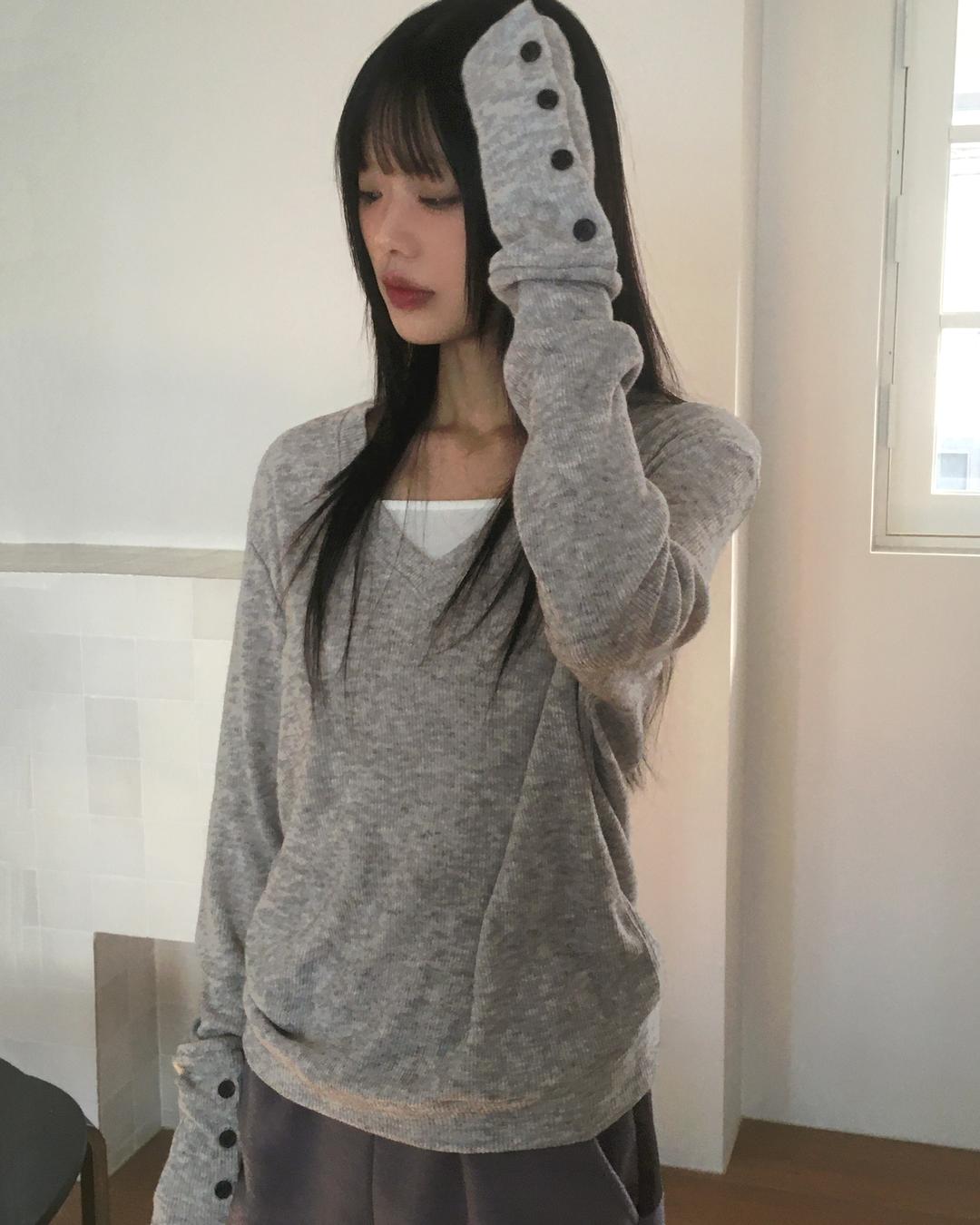 원더원더 펀브 버튼 브이넥 울 니트