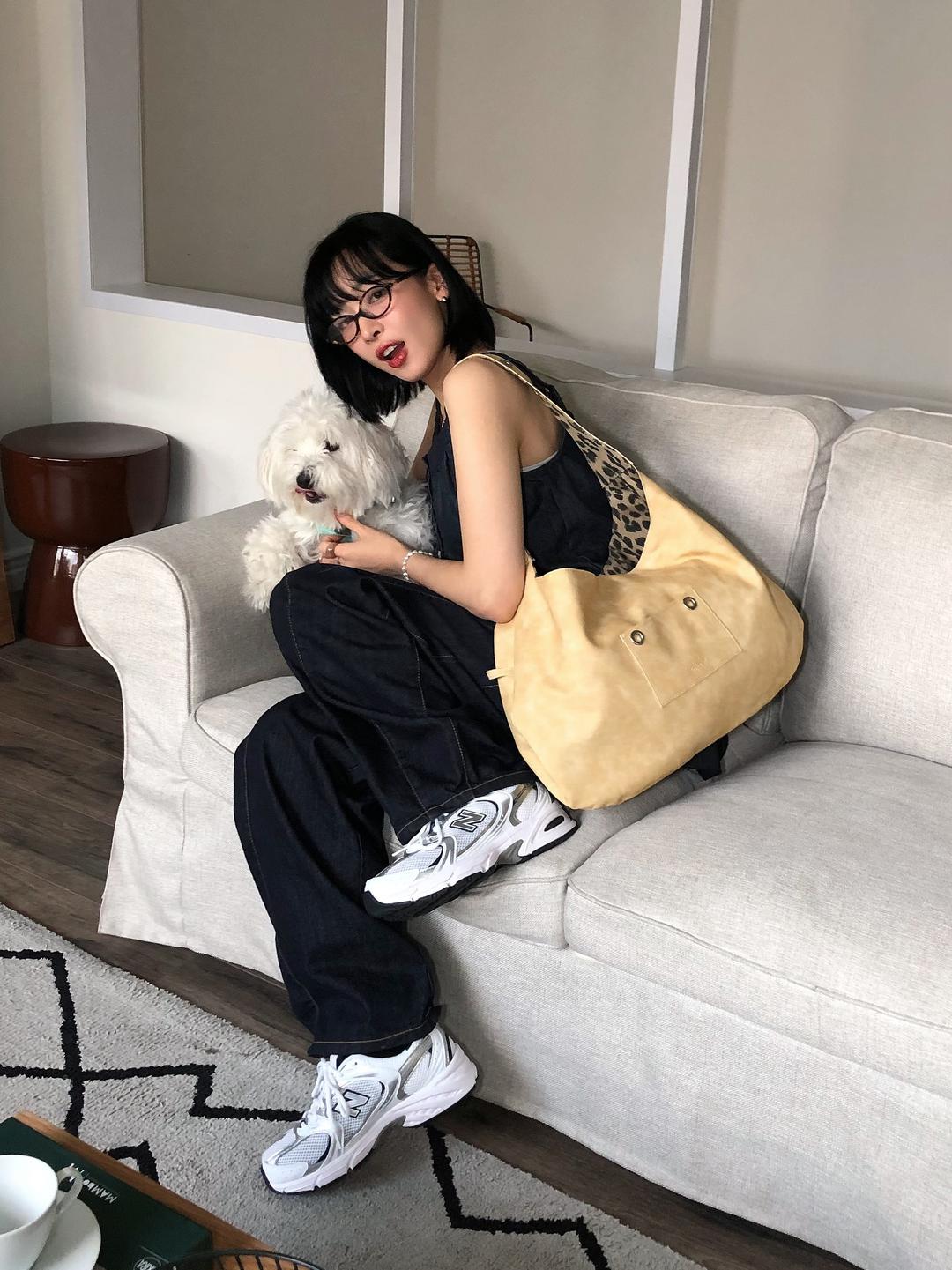 레터리 [늘이농 PICK] 버클 리버시블 숄더백_버터&레오파드