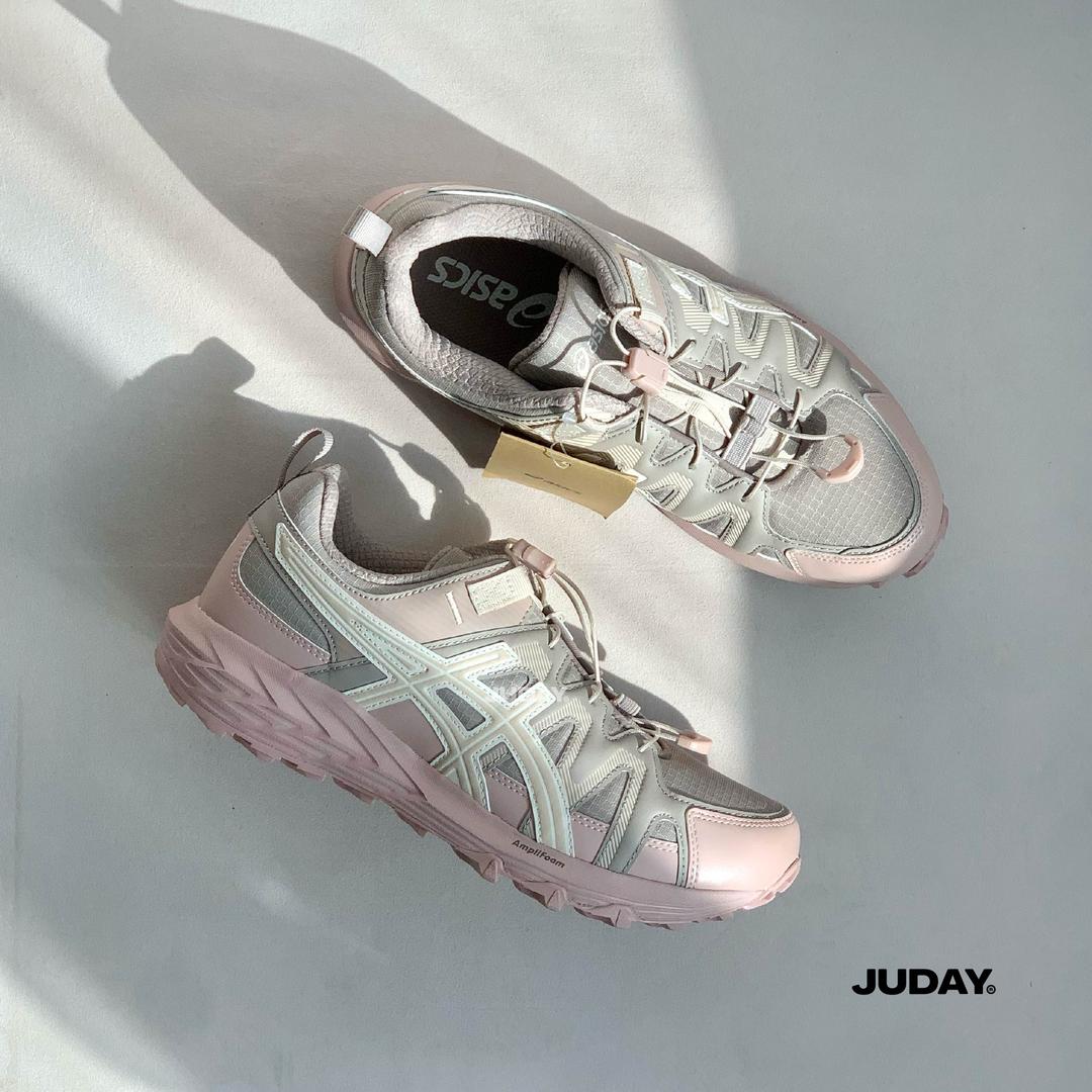 주데이 아식스 젤 소노마 FE 스트링 우먼즈 핑크 1012B947-020