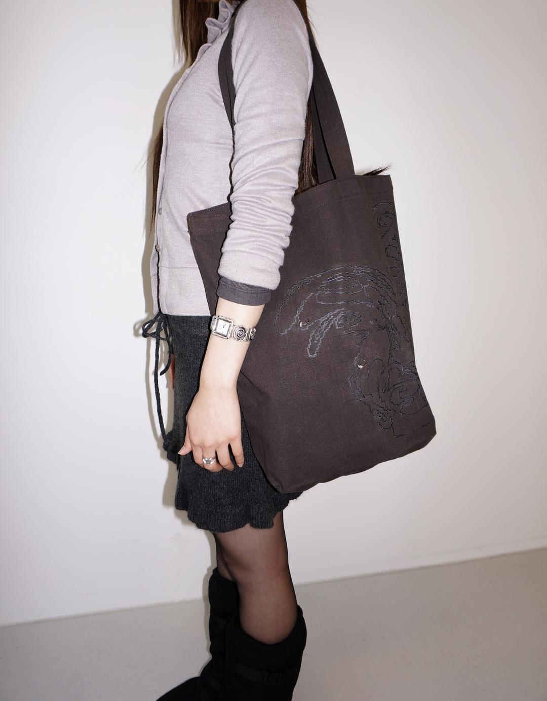 [BE.SEN3AI] piercing print shoulder bag