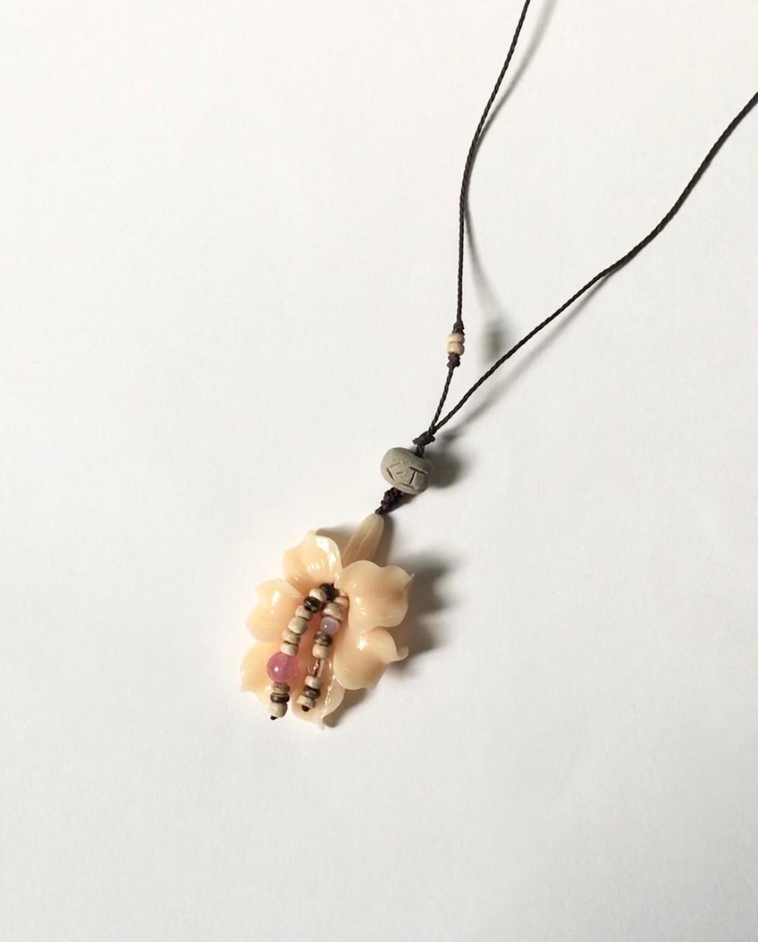 petal song necklace