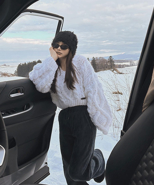 [WOOL] 핸드메이드 콜린 브이넥 크롭 니트 / 3color