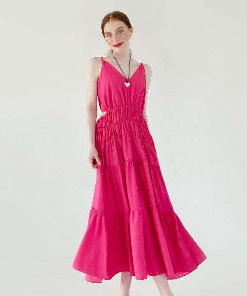 컷아웃 티어드 롱드레스 (네온핑크)