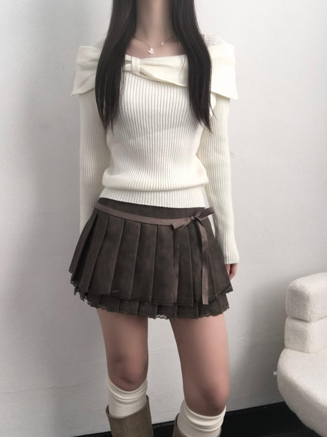 letter knit (Ivory. Black)