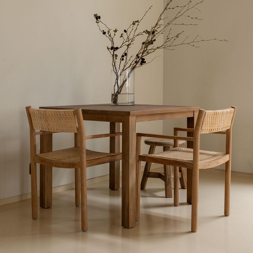 Bridge table 900