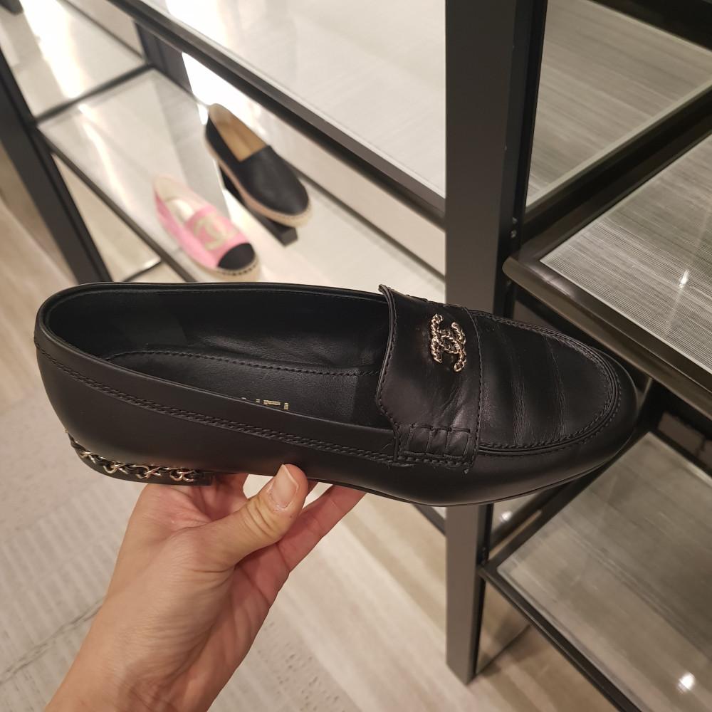 샤넬 CC 로고 여성 로퍼 블랙