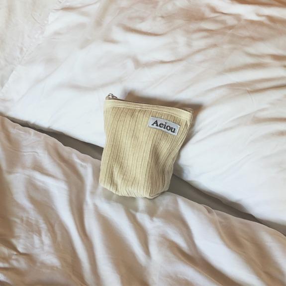 Aeiou Basic Pouch (M size)Popcorn Corduroy