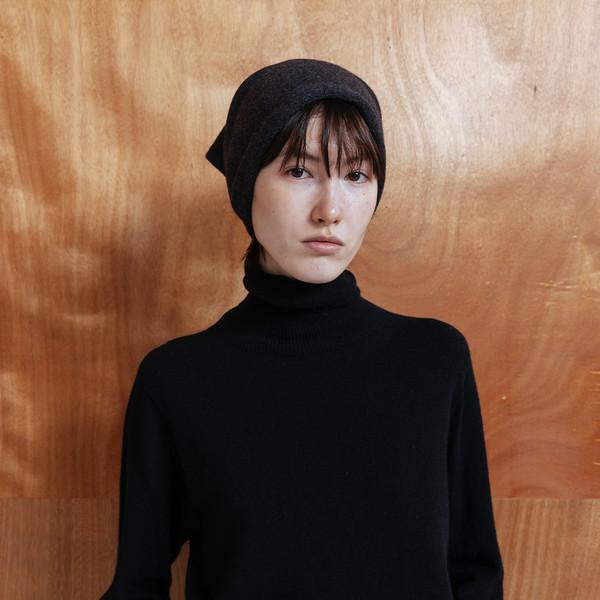 CASHMERE BLEND TURTLE NECK KNIT TOP - BLACK
