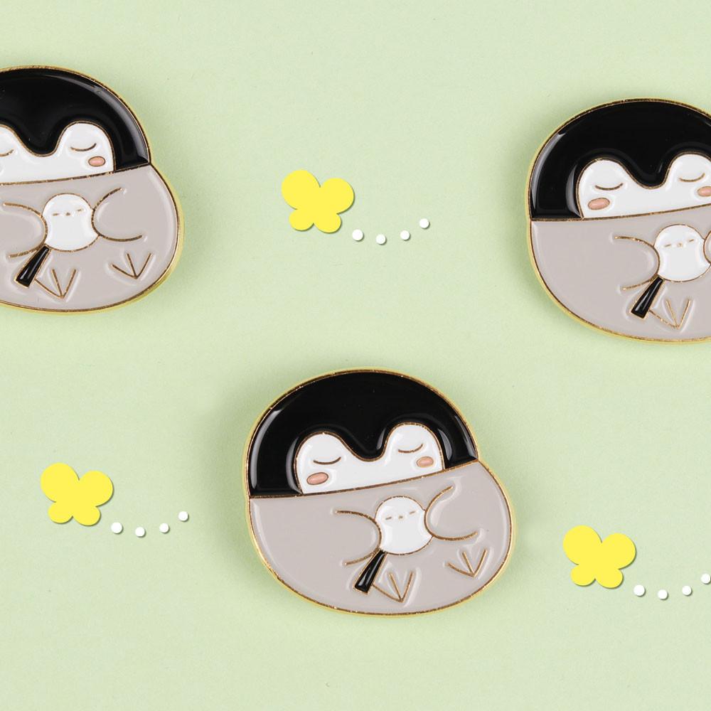 코우펜짱 골드 핀뱃지 낮잠