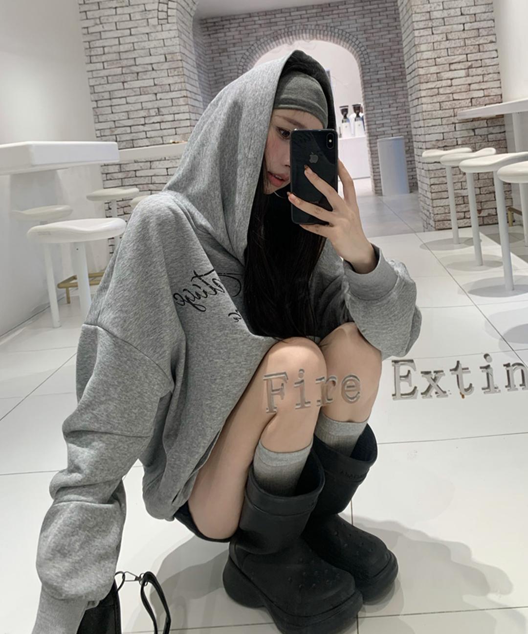 로스트체리 [2-WAY][유니크🖤/HIP무드] 네코다 언발 오프숄더 레터링 오버핏 후드 맨투맨