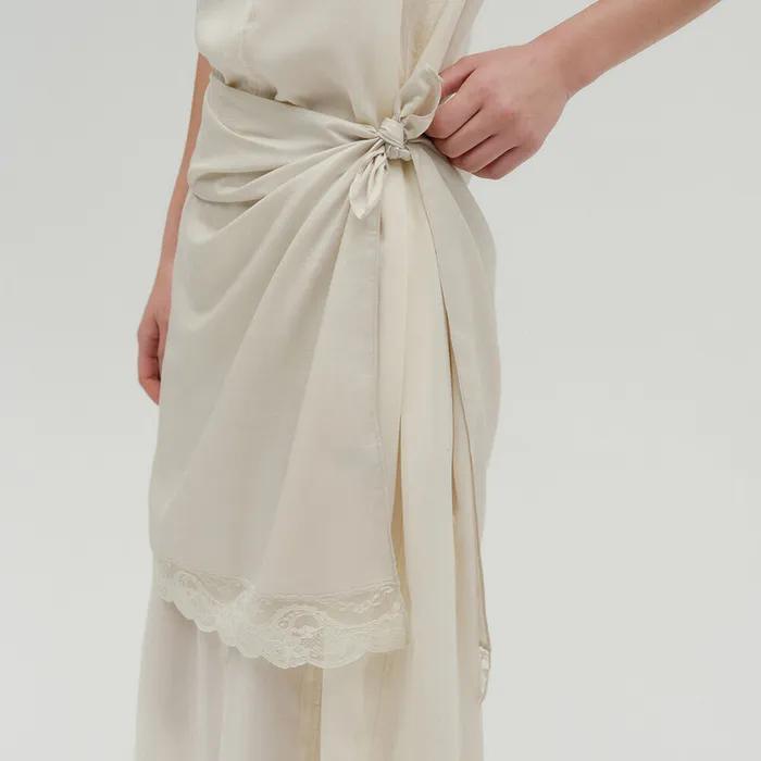 GLOSSY LACE SCARF [BEIGE]