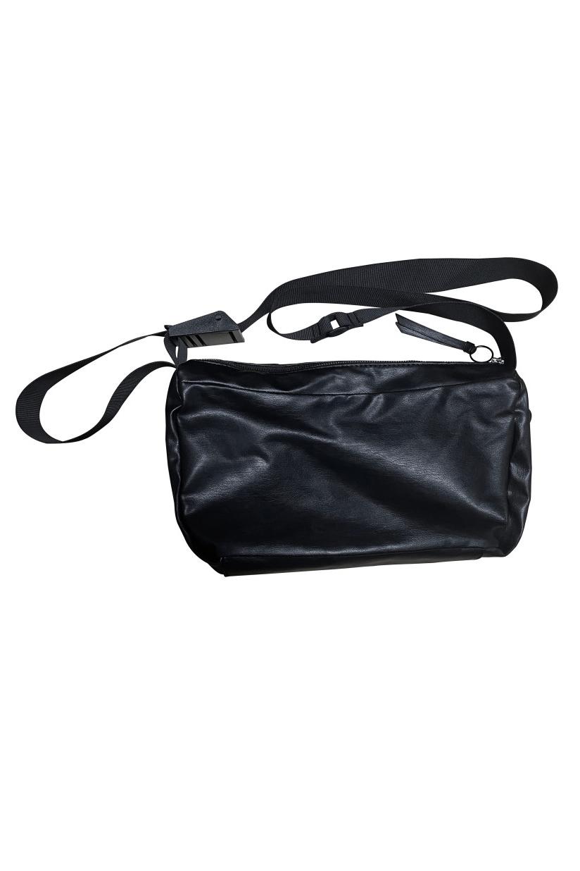 Minimal leather bag