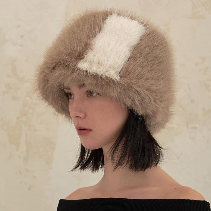 VA 스퀘어 롱라벨 투톤 에코 퍼 버킷햇 모카