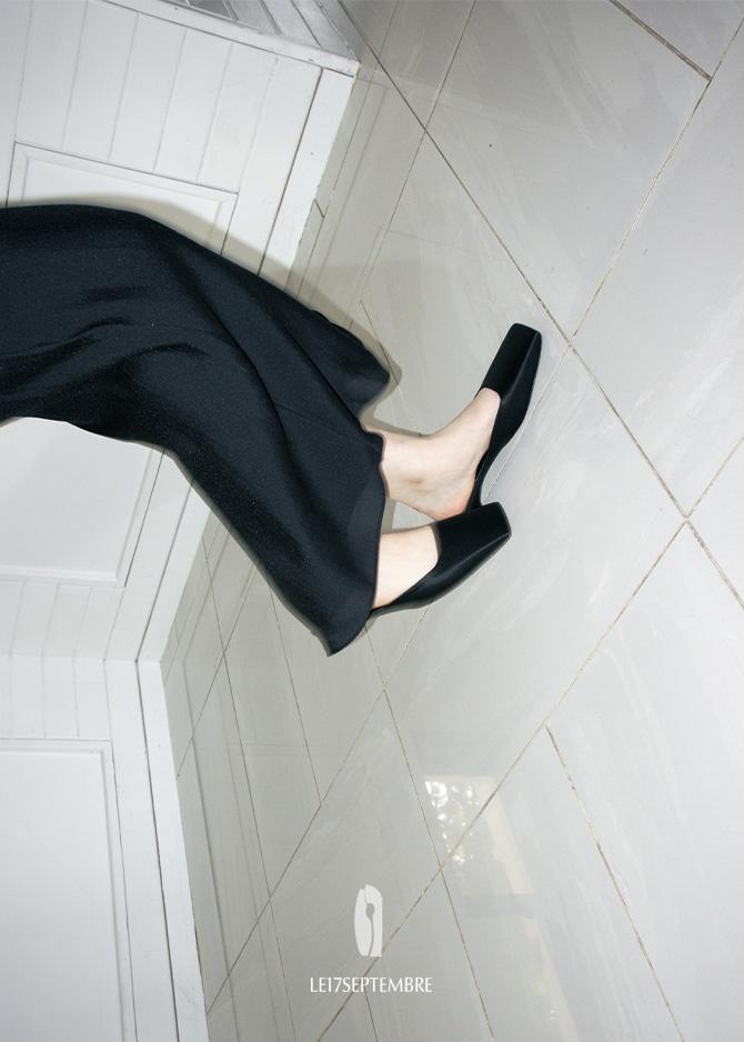 BLACK SATIN MULES [SQUARE]