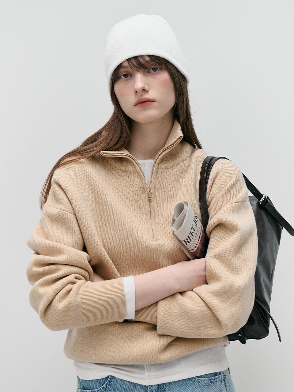 HIGH NECK KNIT HALF ZIP-UP BEIGE