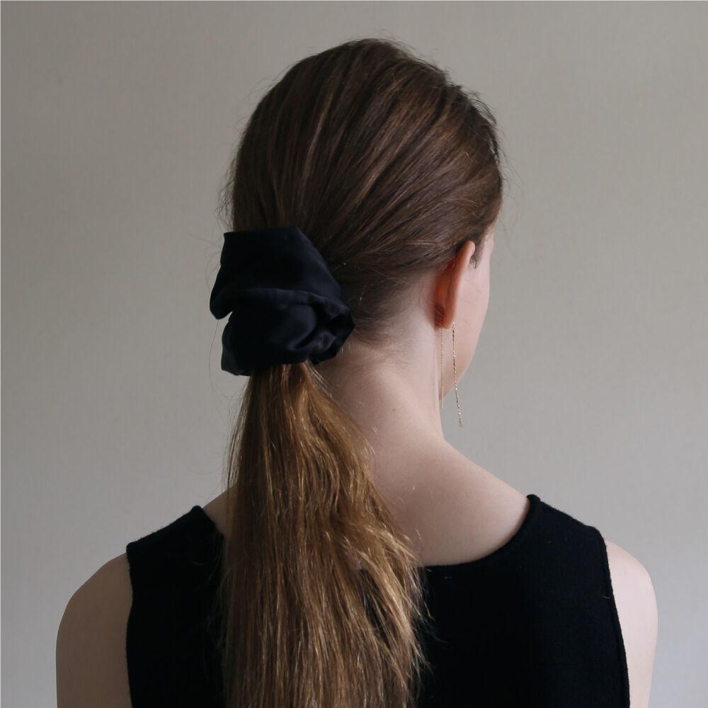 Satin Scrunchie (black)