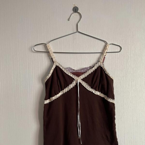 Lace point sleeveless