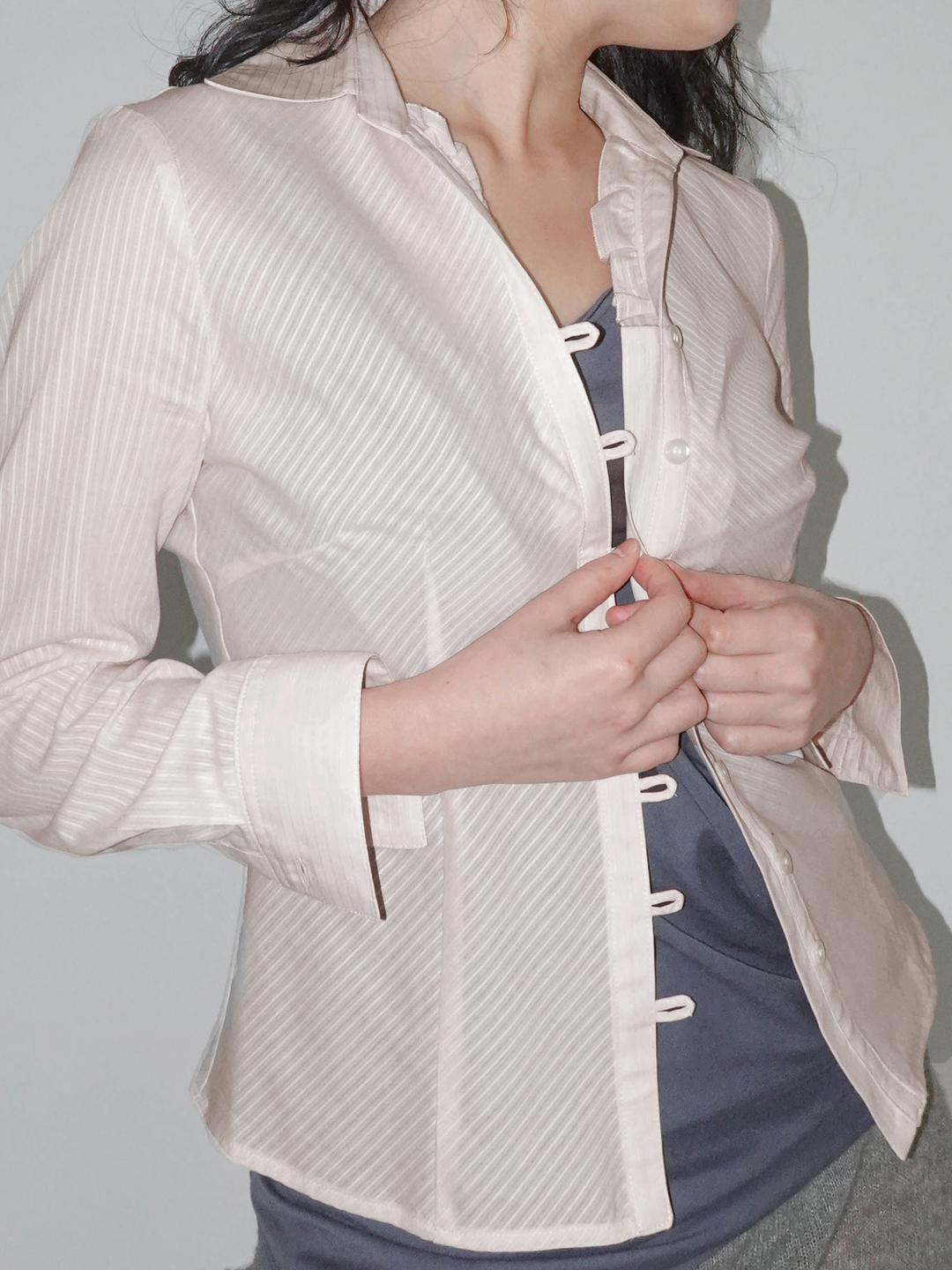 hidden frill in apricot