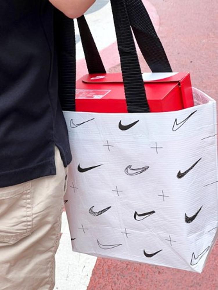 나이키 리유저블 스우시 쇼핑백 타포린백 쇼퍼백 에코백 장바구니 운동 헬스 가방 방수