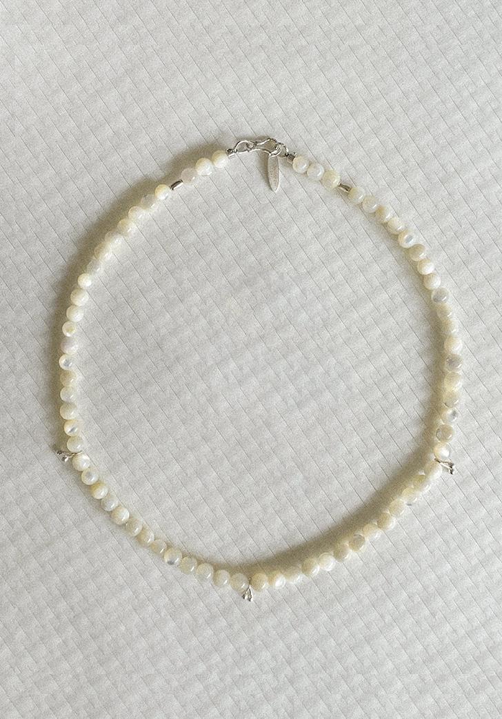 [기프트 증정] At The Ocean Nacre Necklace