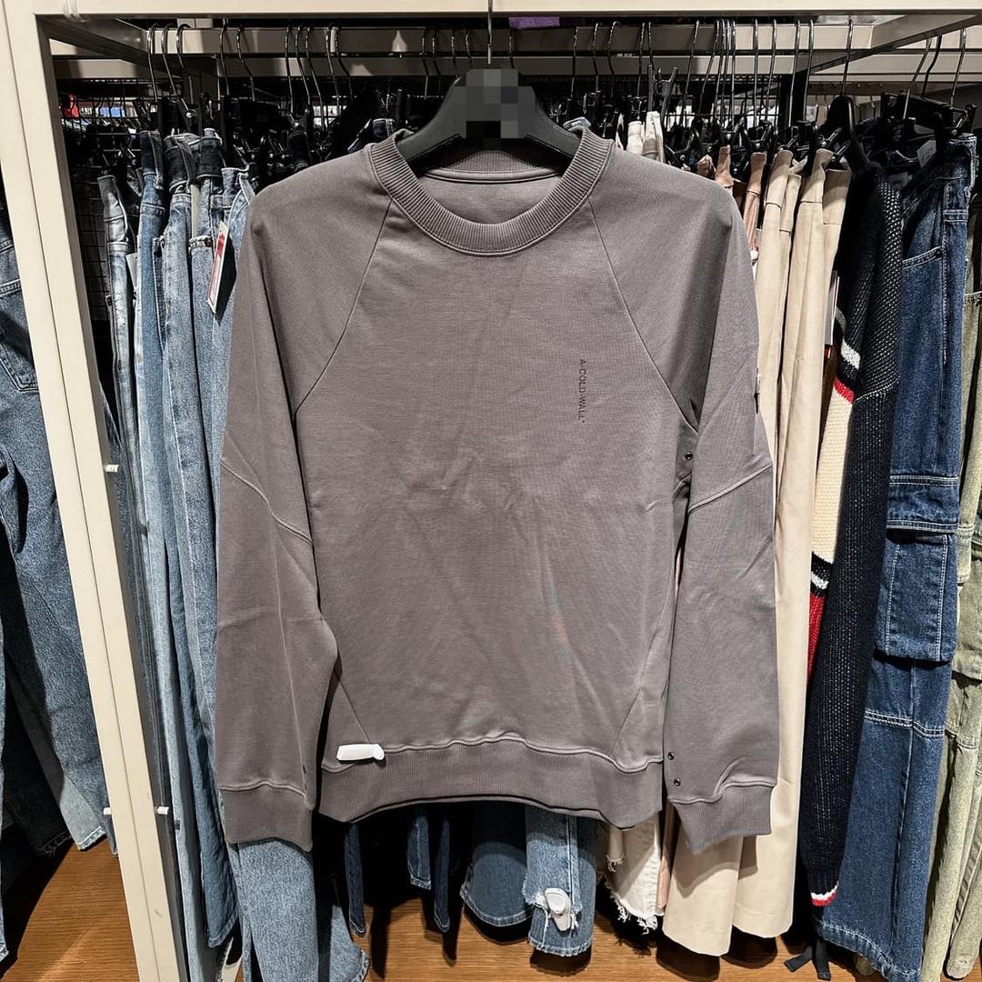 어콜드월 남성 그레이 소매 뱃지 로고 맨투맨 | 후루츠패밀리