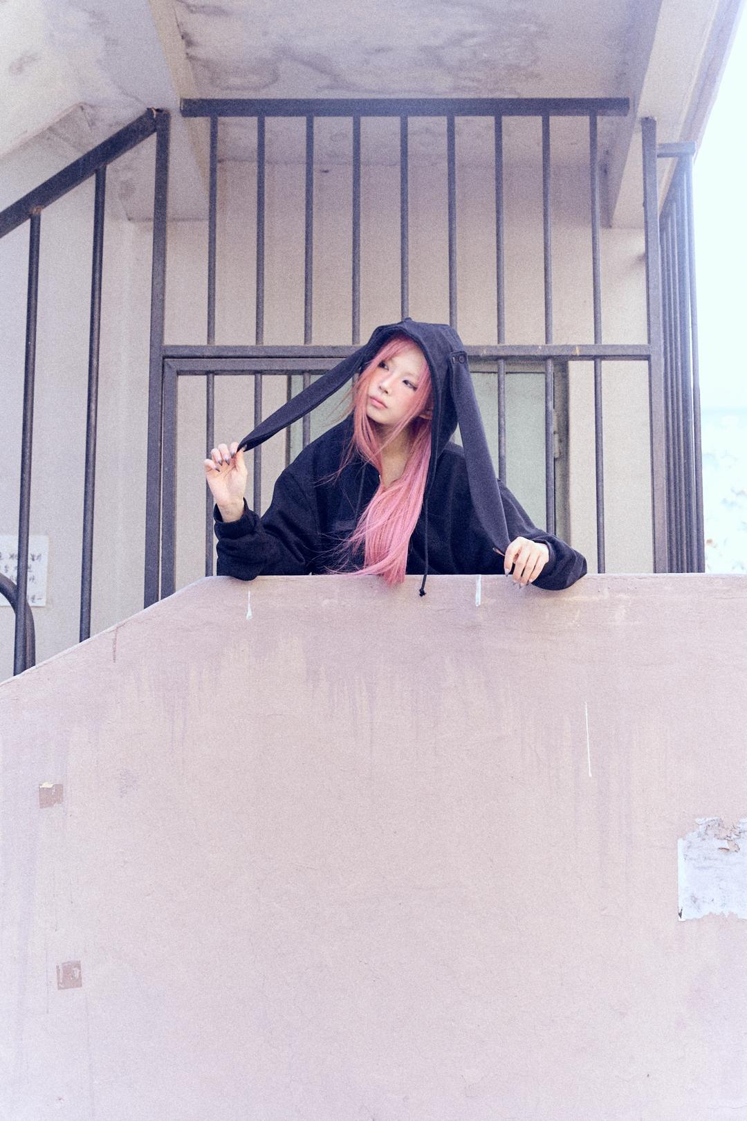 Ribbon bunny hood zip-up (black)