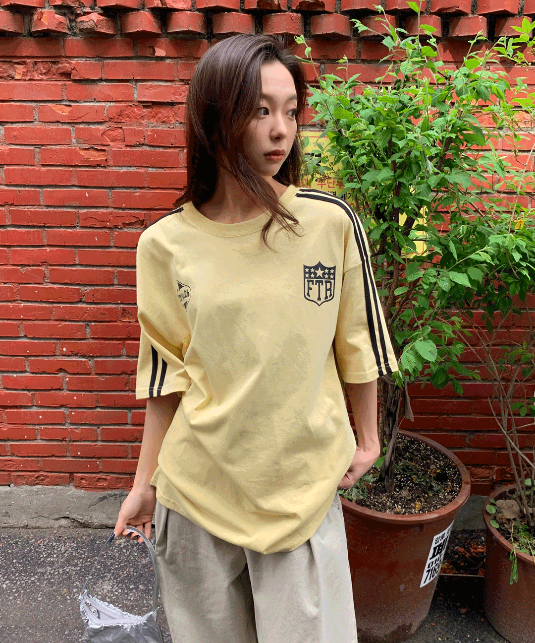 (UNISEX)로지 트랙 라인 반팔 티셔츠 - 2color