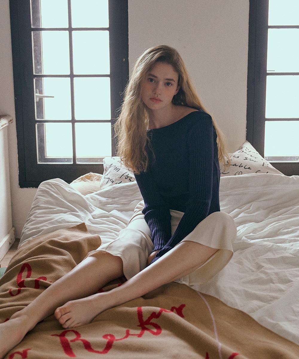 Boat neck slim knit top (Navy)