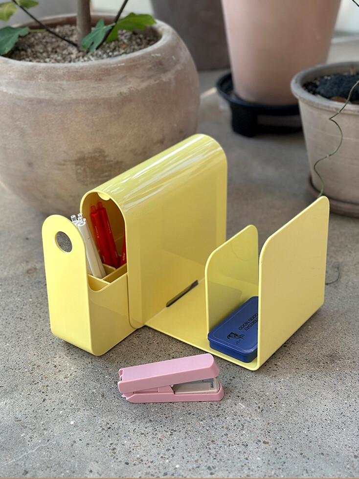 Book Standy_Lemon