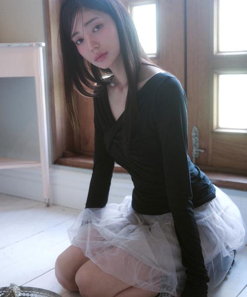 아오이 리본 발레 셔링 티 [BLACK]