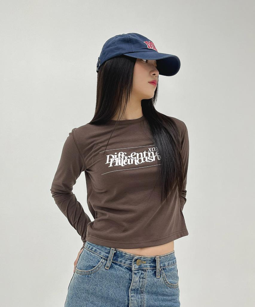 스택 슬로건 로고 워머 크롭티 [dark brown]