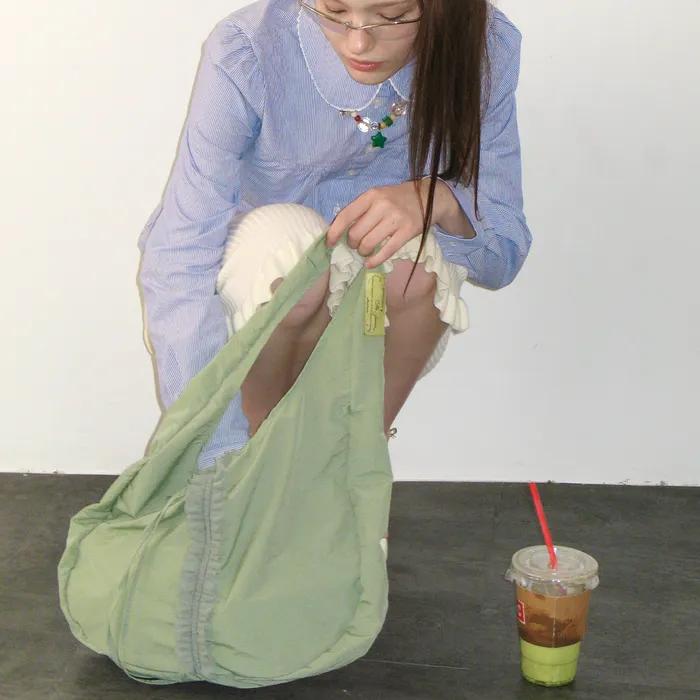 frill hobo bag (basil)
