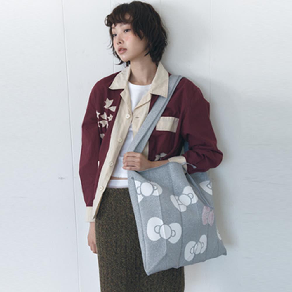 [1/31 예약배송] 럭키 플리츠 니트 크로스 빅 헬로키티 리본 플래티넘