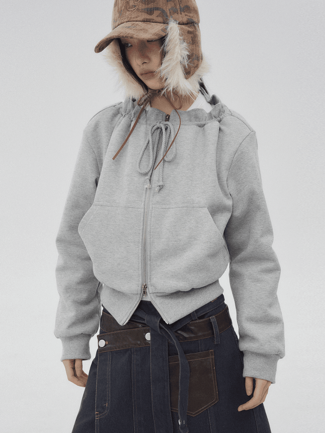 (OFF-LINE) Cropped slanted shoulders sweatshirt