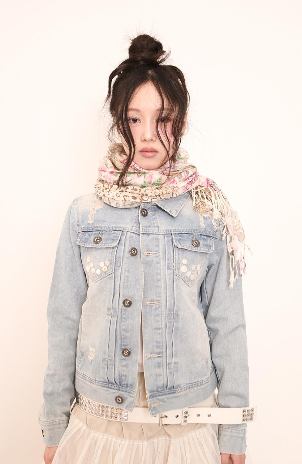 [CƱSŦ♡M] Button-Trimmed Denim Jacket