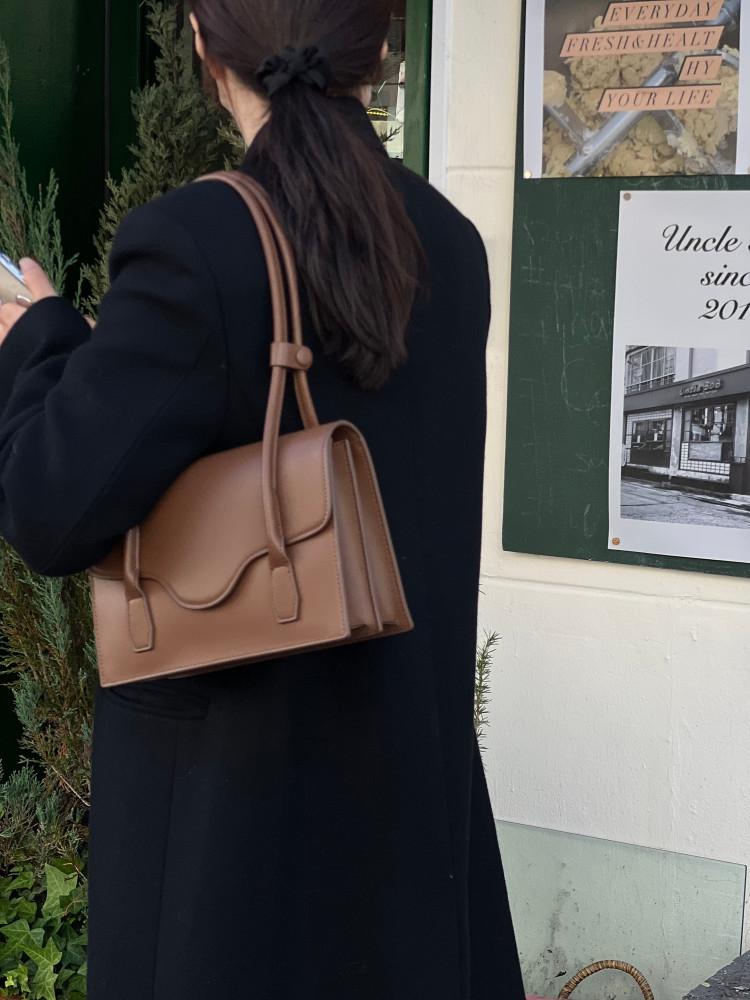 모던 클래식 소가죽 스퀘어 숄더백 160