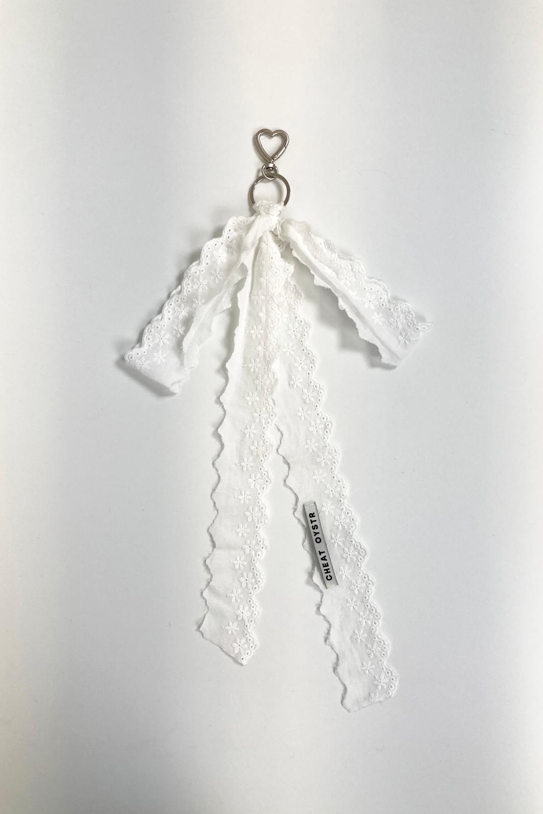 Big Lace Ribbon Key Ring White